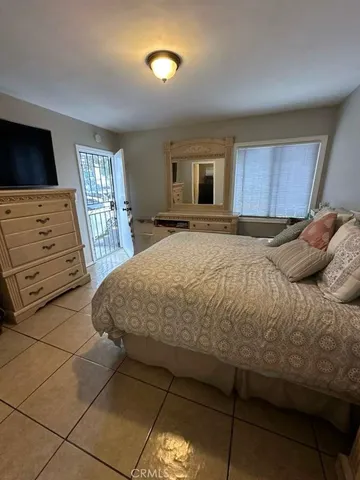 a view of a livingroom with furniture