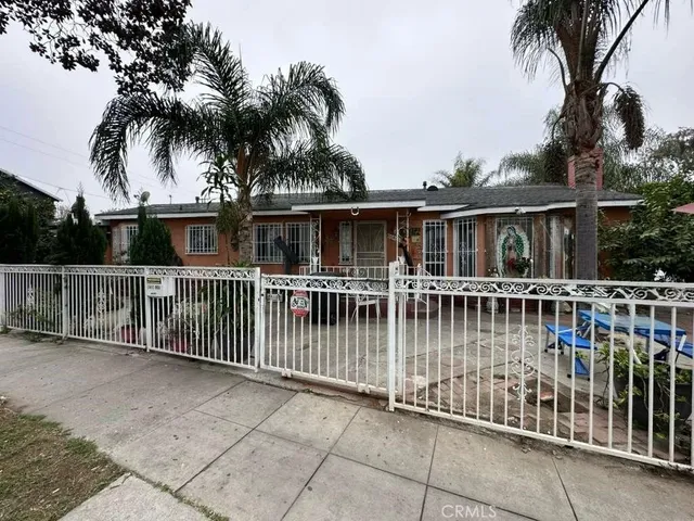 a view of a house with a small yard and plants