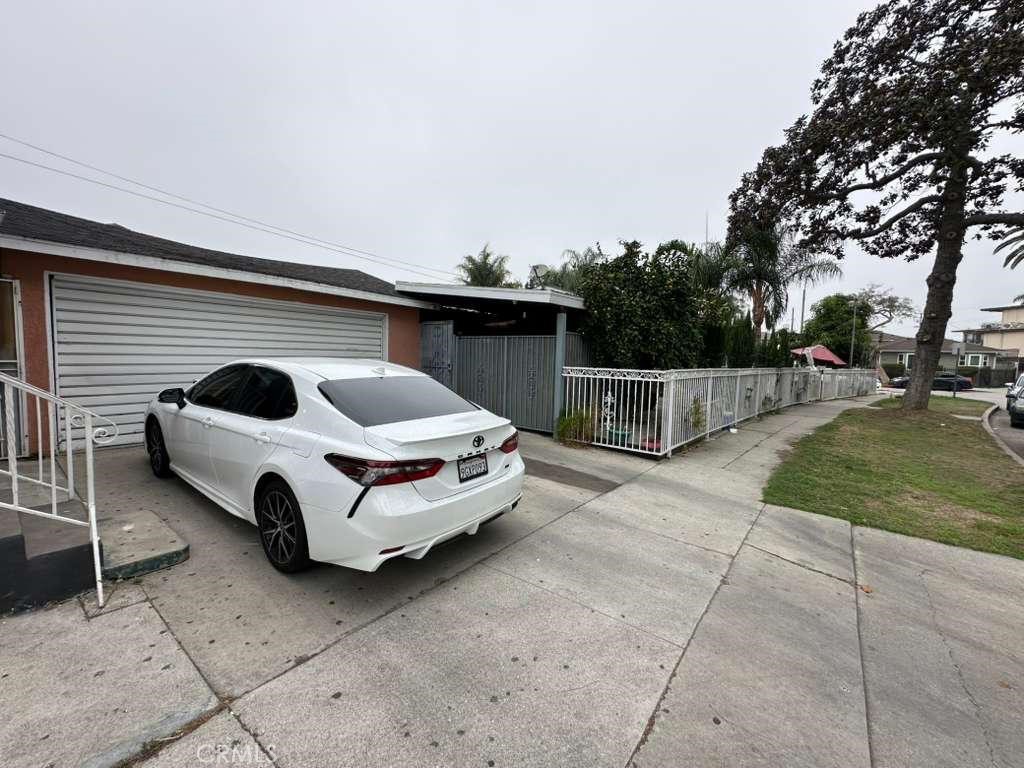 10401 State Street South Gate, CA 90280 - Photo 10 of 21 a car parked in a parking space