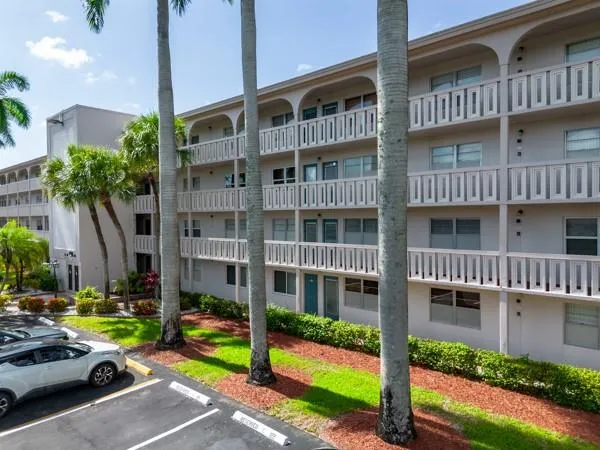 $2,000 | 2004 Granada Drive, Unit K2, Coconut Creek, FL 33066