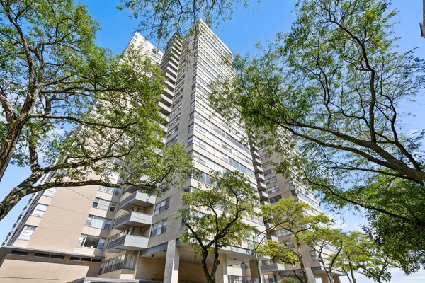 $135,000 | 6301 North Sheridan Road, Unit 3A, Chicago, IL 60660