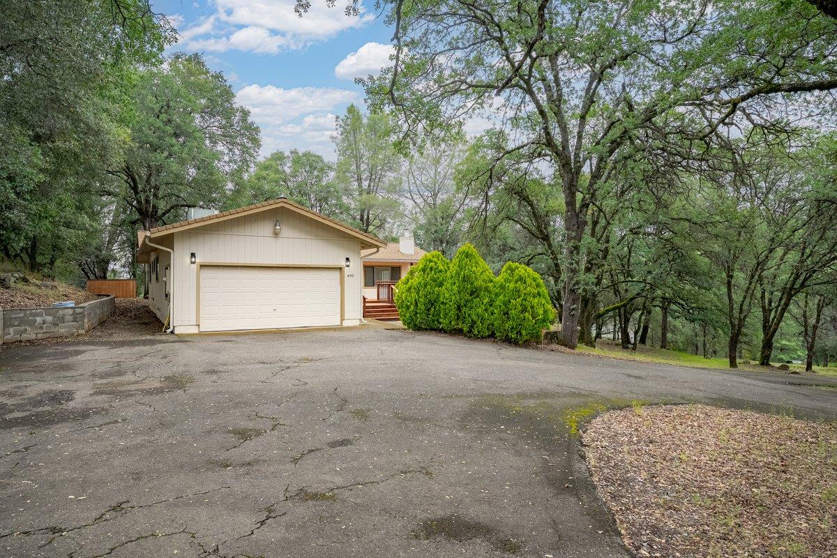 6561 Trinity Way Placerville, CA 95667 - Photo 10 of 58 a house with a outdoor space
