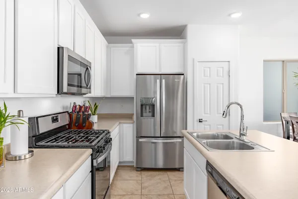 $1,975 | 2019 North Marketside Avenue, Buckeye, AZ 85396