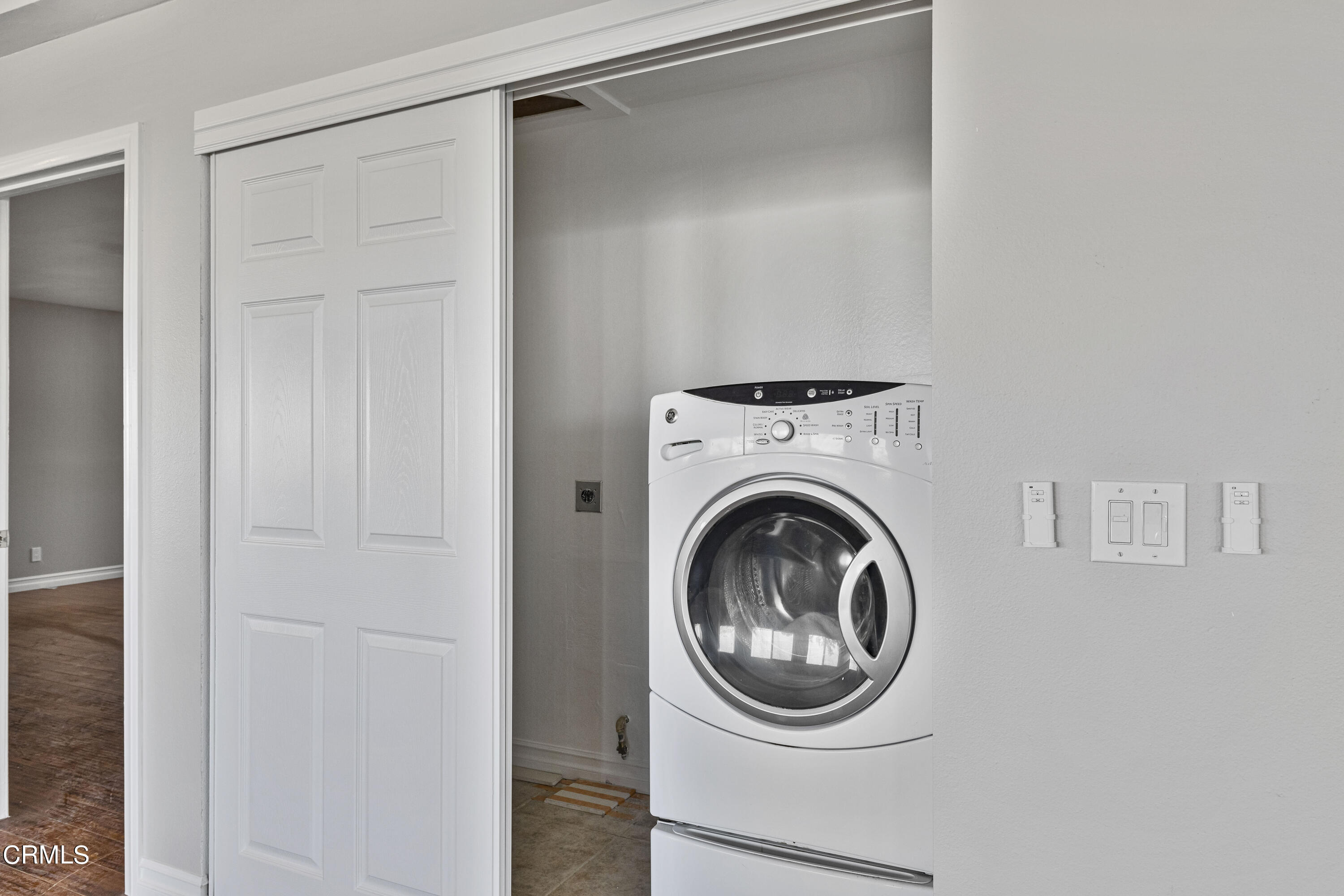 728 Nielson Road Pinon Hills, CA 92372 - Photo 38 of 50 a utility room with dryer and washer