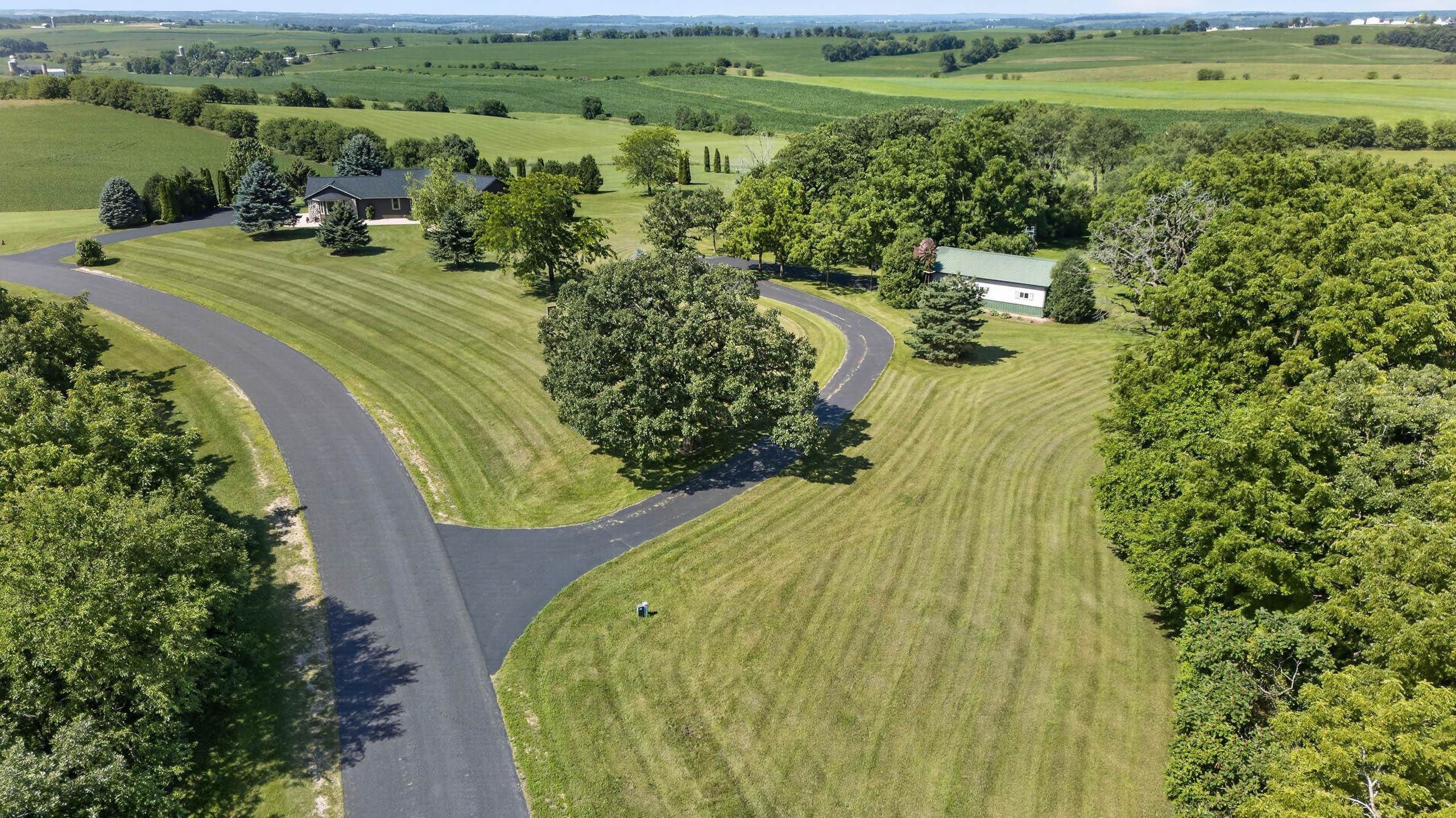N7795 Panorama Road Belleville, WI 53508 - Photo 2 of 66