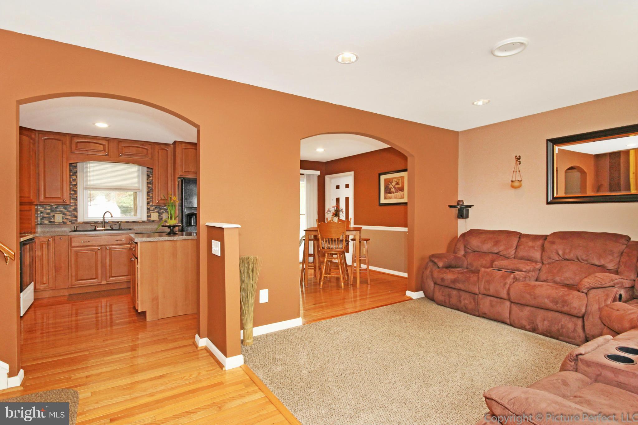 4932 Old Bartholows Road Mount Airy, MD 21771 - Photo 2 of 30 Living Room