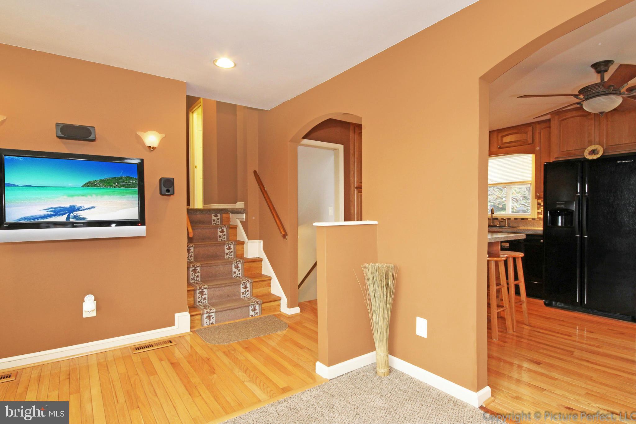 4932 Old Bartholows Road Mount Airy, MD 21771 - Photo 12 of 30 Living Room