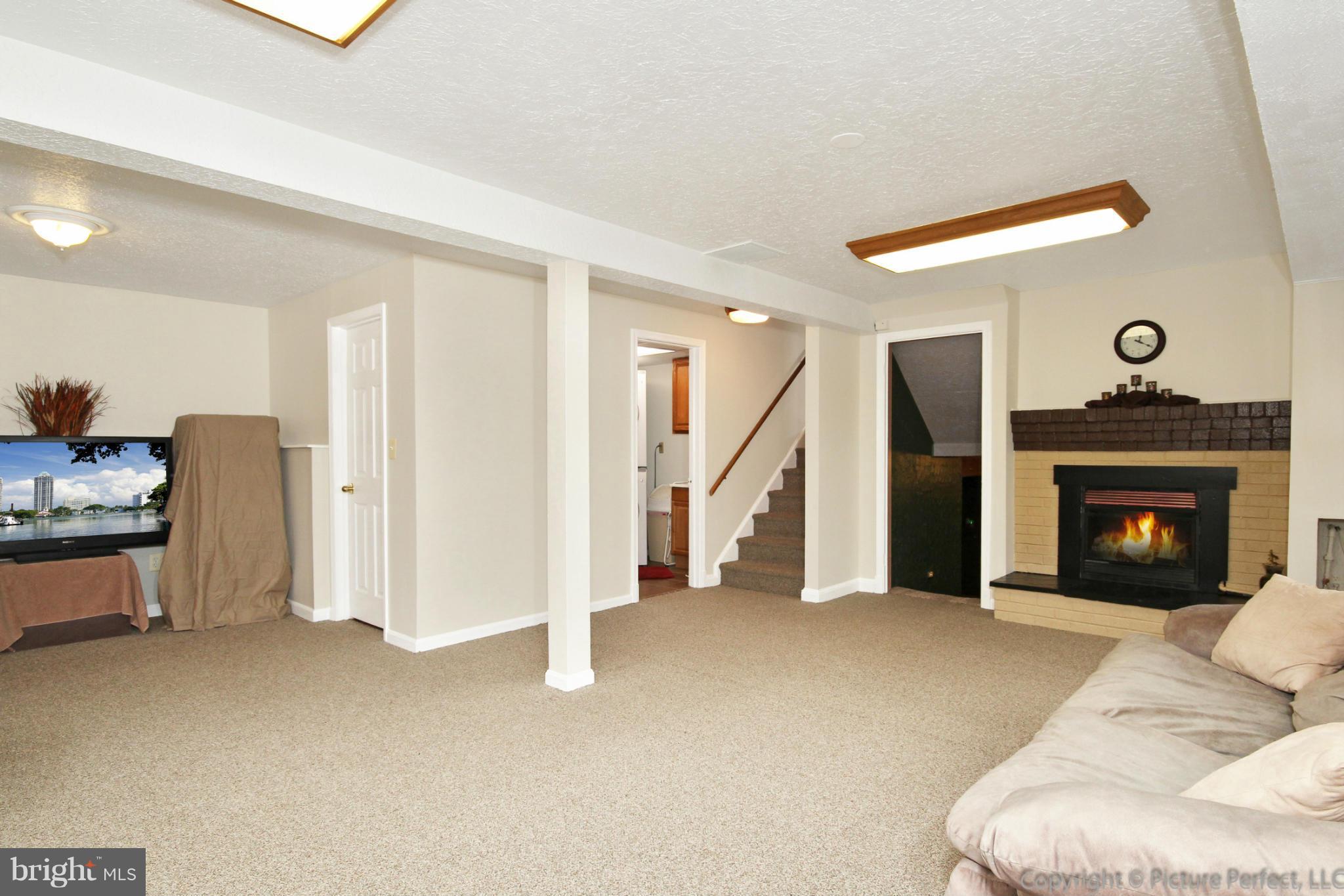 4932 Old Bartholows Road Mount Airy, MD 21771 - Photo 23 of 30 Family Room