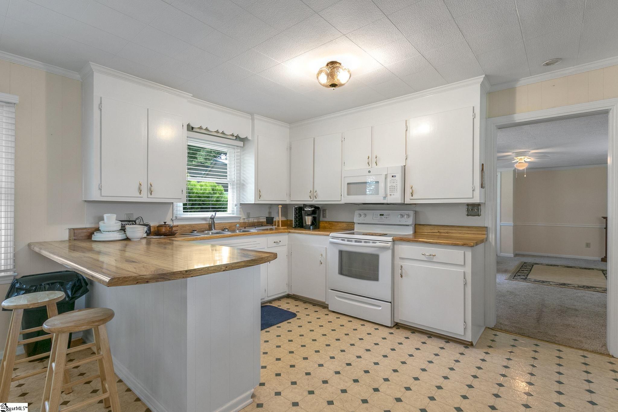 384 Blacksnake Road Pickens, SC 29671 - Photo 8 of 36 Gallery Image 8