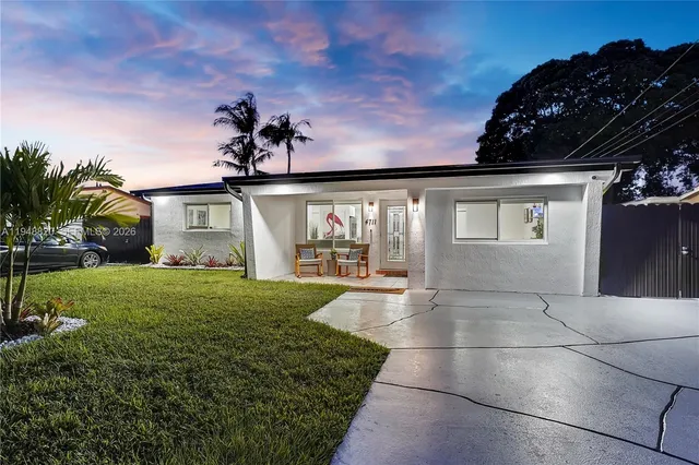 a view of a house with a backyard