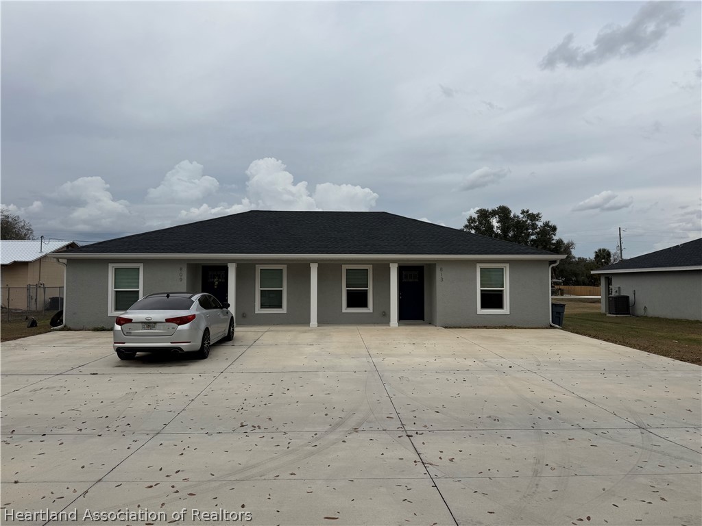 809 Redding Street Zolfo Springs, FL 33890 - Photo 1 of 8 a view of a car in front of house