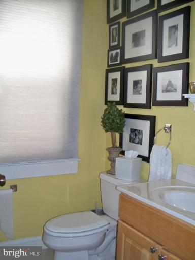 910 Ridgewood Street Annapolis, MD 21401 - Photo 13 of 29 Bath #2
