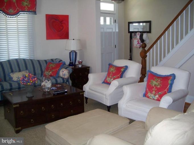 910 Ridgewood Street Annapolis, MD 21401 - Photo 3 of 29 Living Room #2