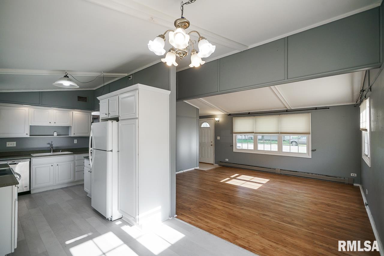 5327 West Cisna Road Peoria, IL 61607 - Photo 12 of 62 Gallery Image 12