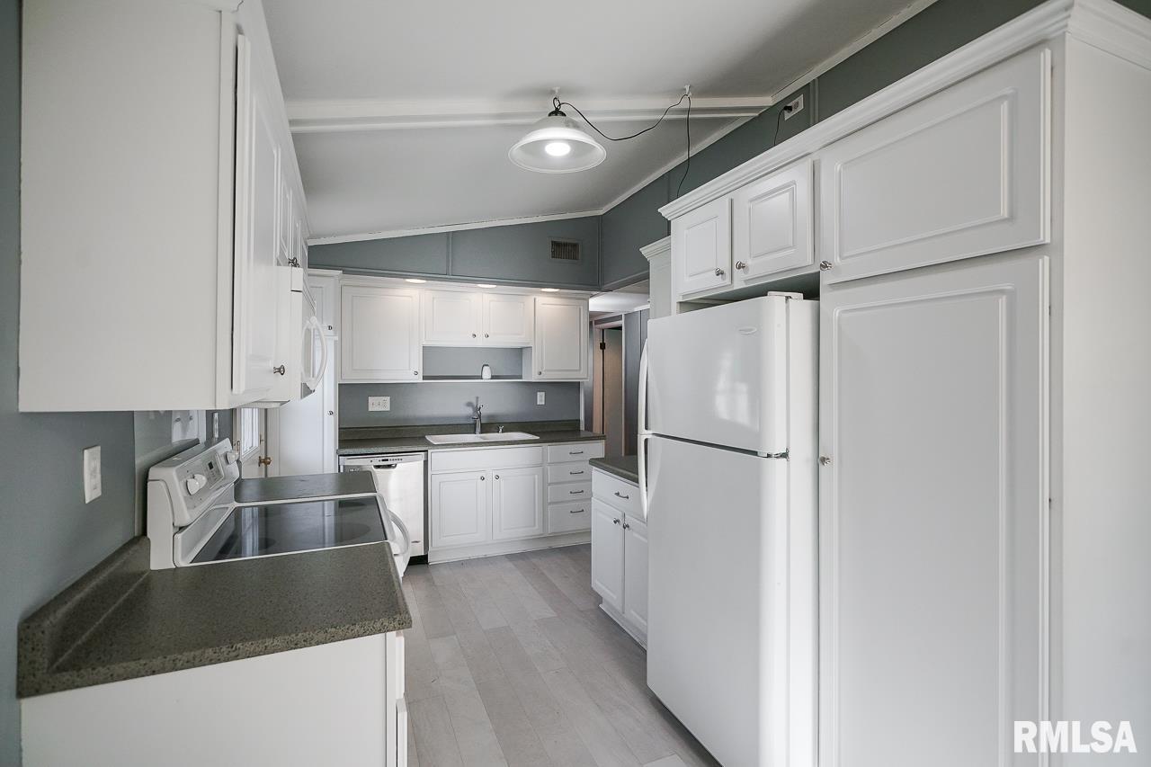 5327 West Cisna Road Peoria, IL 61607 - Photo 14 of 62 Gallery Image 14