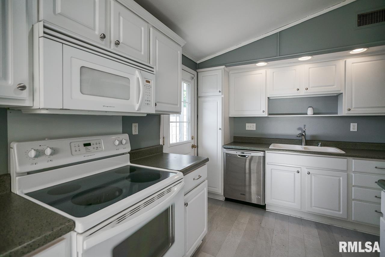 5327 West Cisna Road Peoria, IL 61607 - Photo 15 of 62 Gallery Image 15