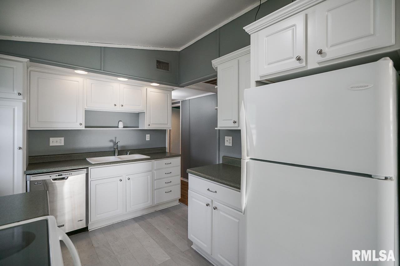 5327 West Cisna Road Peoria, IL 61607 - Photo 16 of 62 Gallery Image 16