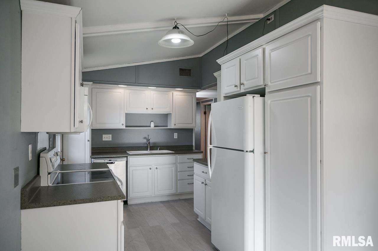 5327 West Cisna Road Peoria, IL 61607 - Photo 17 of 62 Gallery Image 17