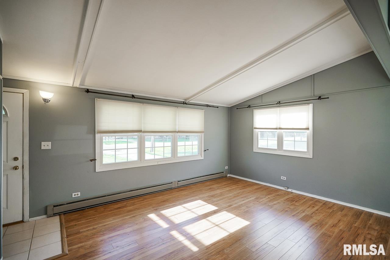 5327 West Cisna Road Peoria, IL 61607 - Photo 3 of 62 Gallery Image 3