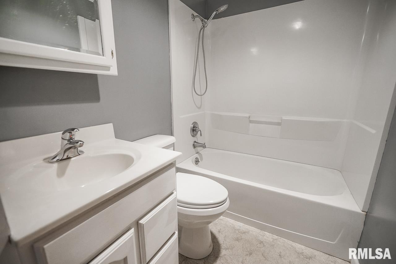 5327 West Cisna Road Peoria, IL 61607 - Photo 38 of 62 Gallery Image 38