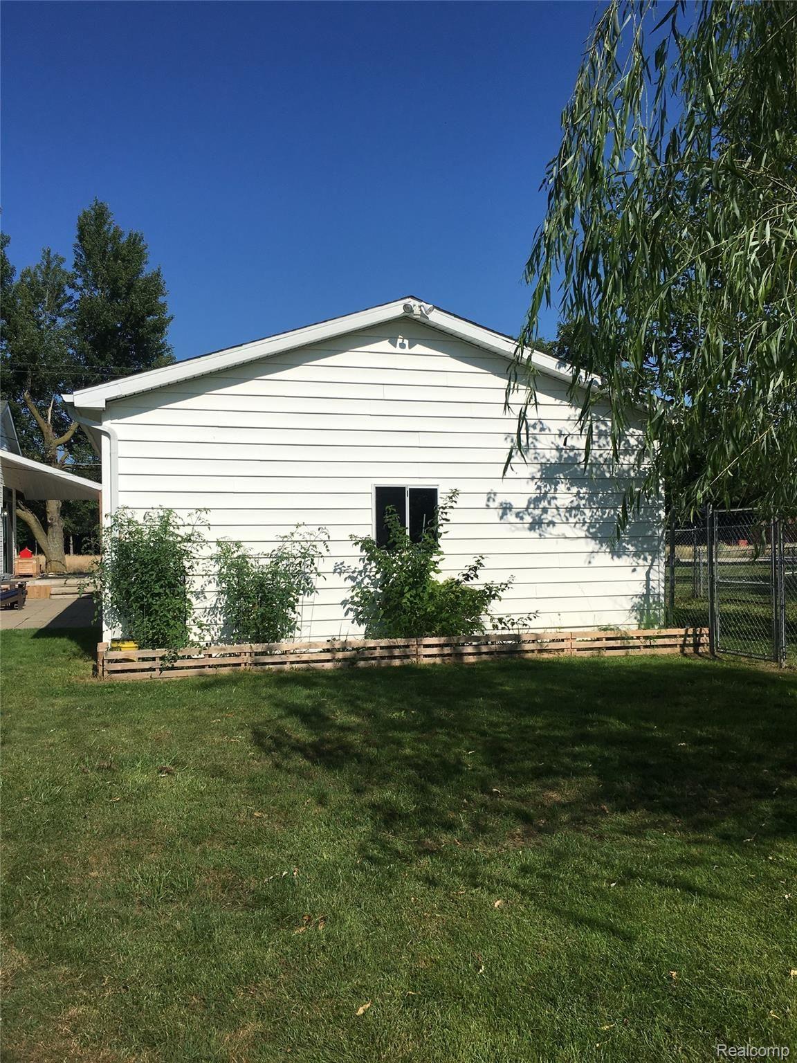 8311 North Jennings Road Mount Morris, MI 48458 - Photo 8 of 45 zgarage.jpg