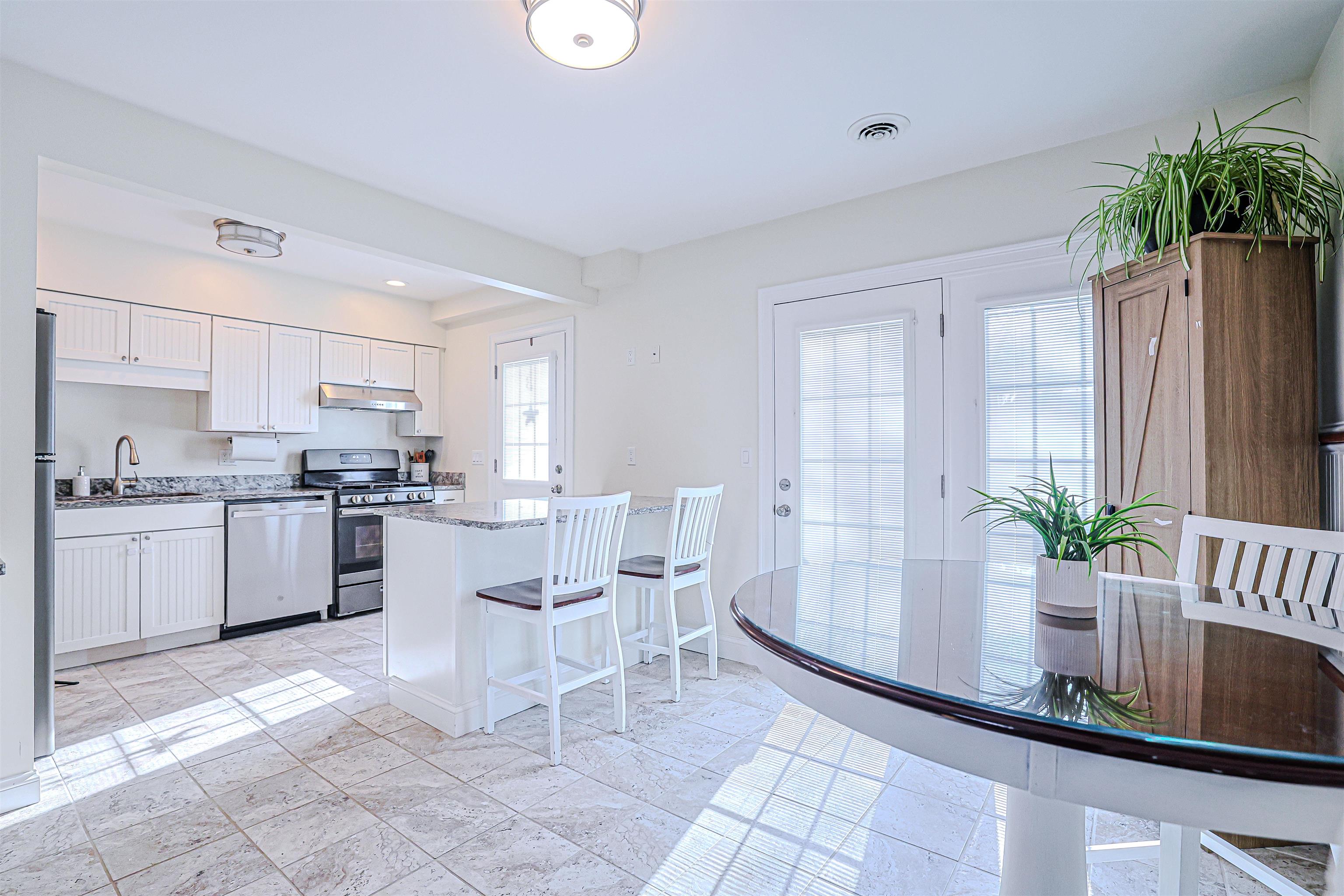 415 High Street, Unit 3 Hampton, NH 03842 - Photo 3 of 27