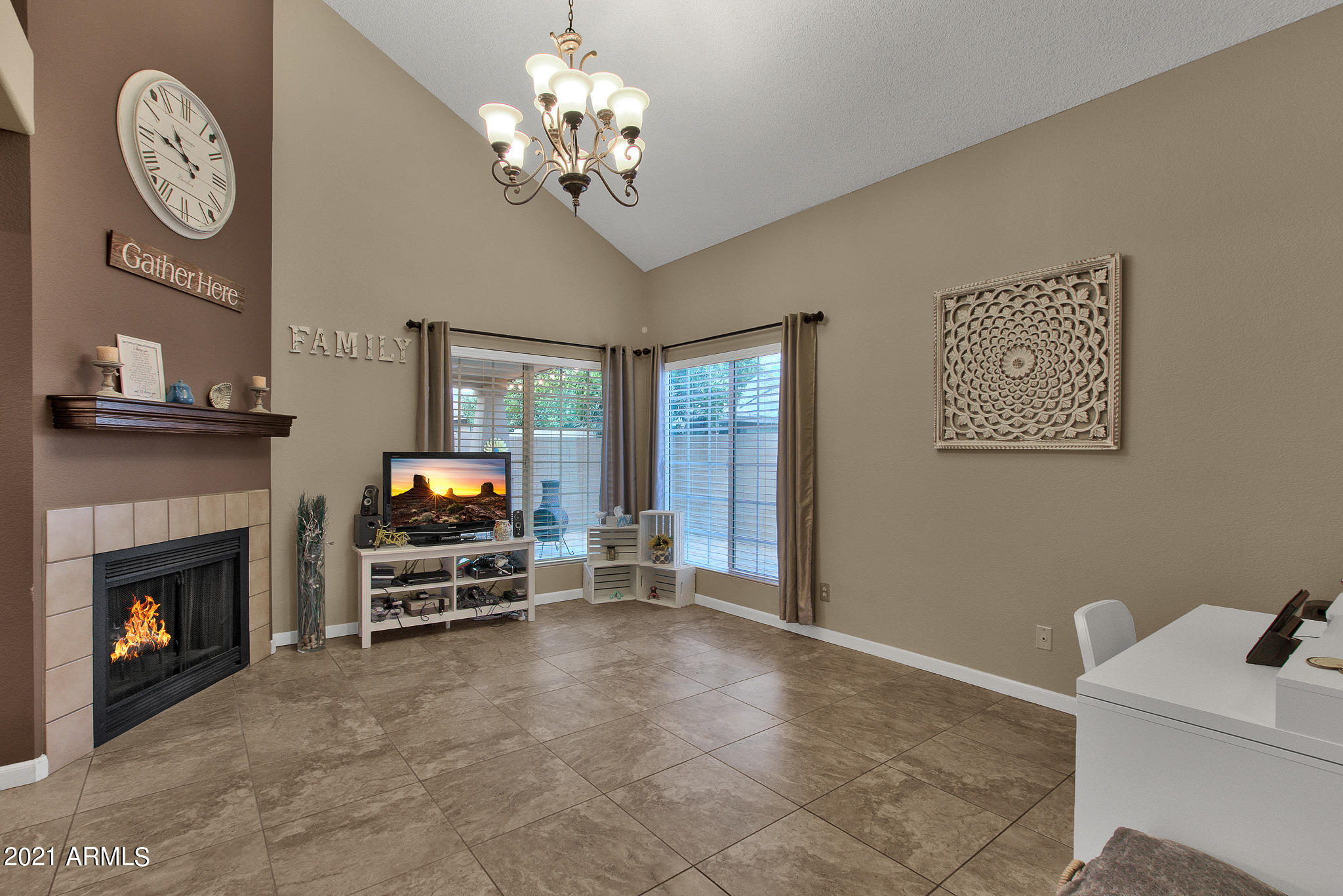 514 East Utopia Road Phoenix, AZ 85024 - Photo 11 of 47 Family Room