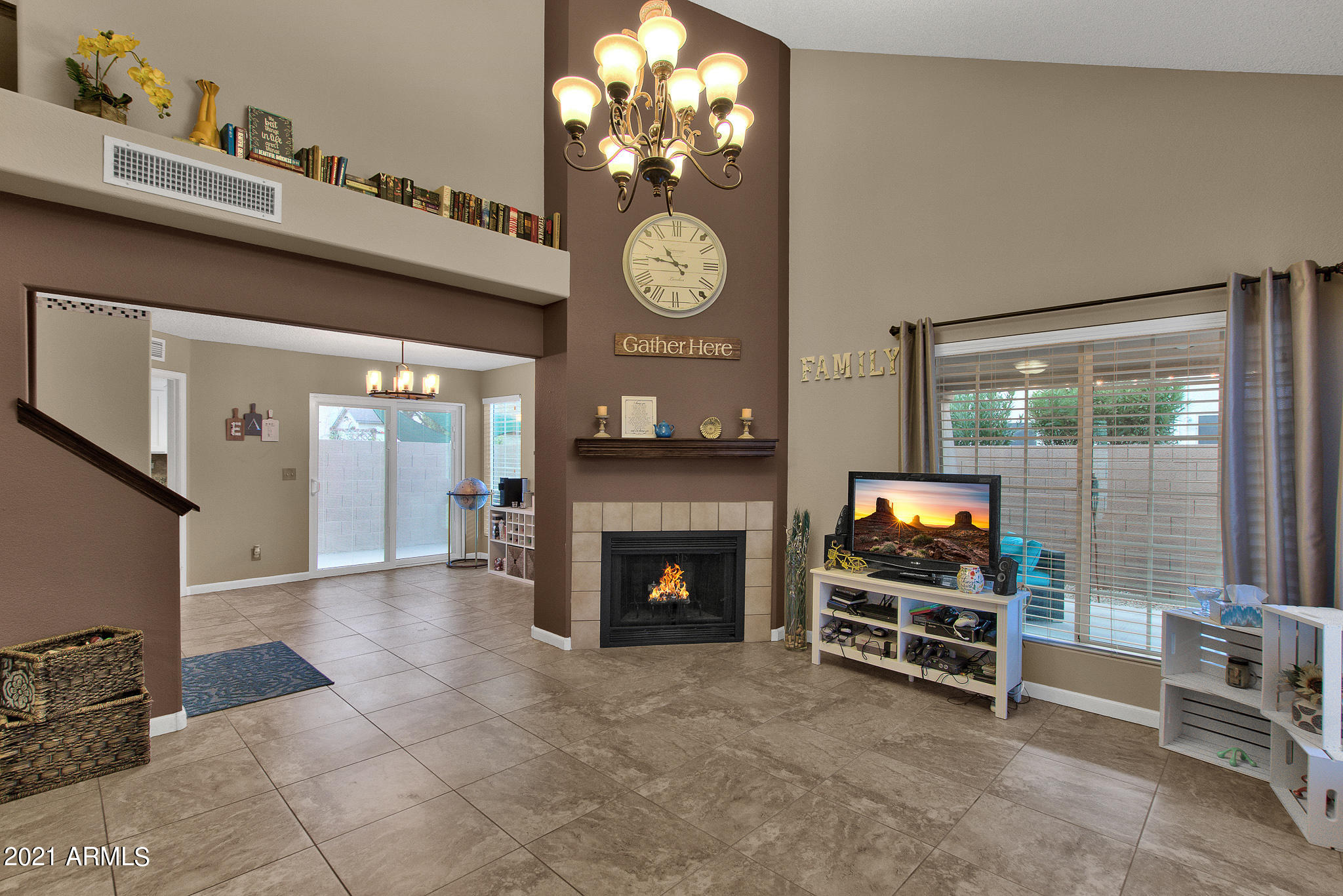 514 East Utopia Road Phoenix, AZ 85024 - Photo 13 of 47 Family Room