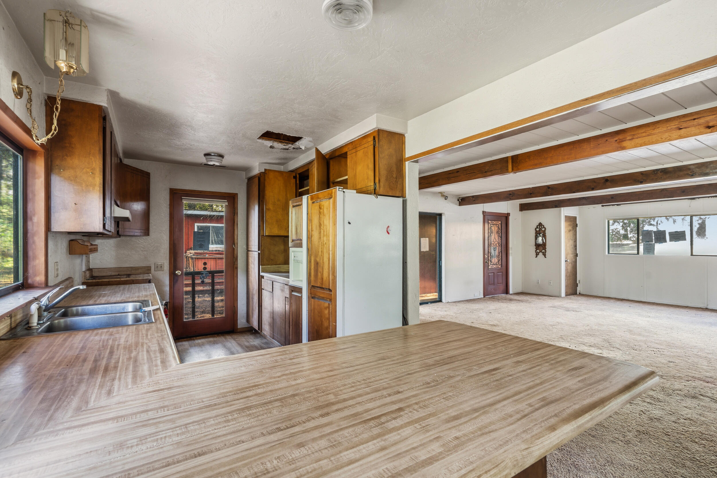 3300 West Evans Creek Road Rogue River, OR 97537 - Photo 8 of 21 a view of livingroom with kitchen and glass door