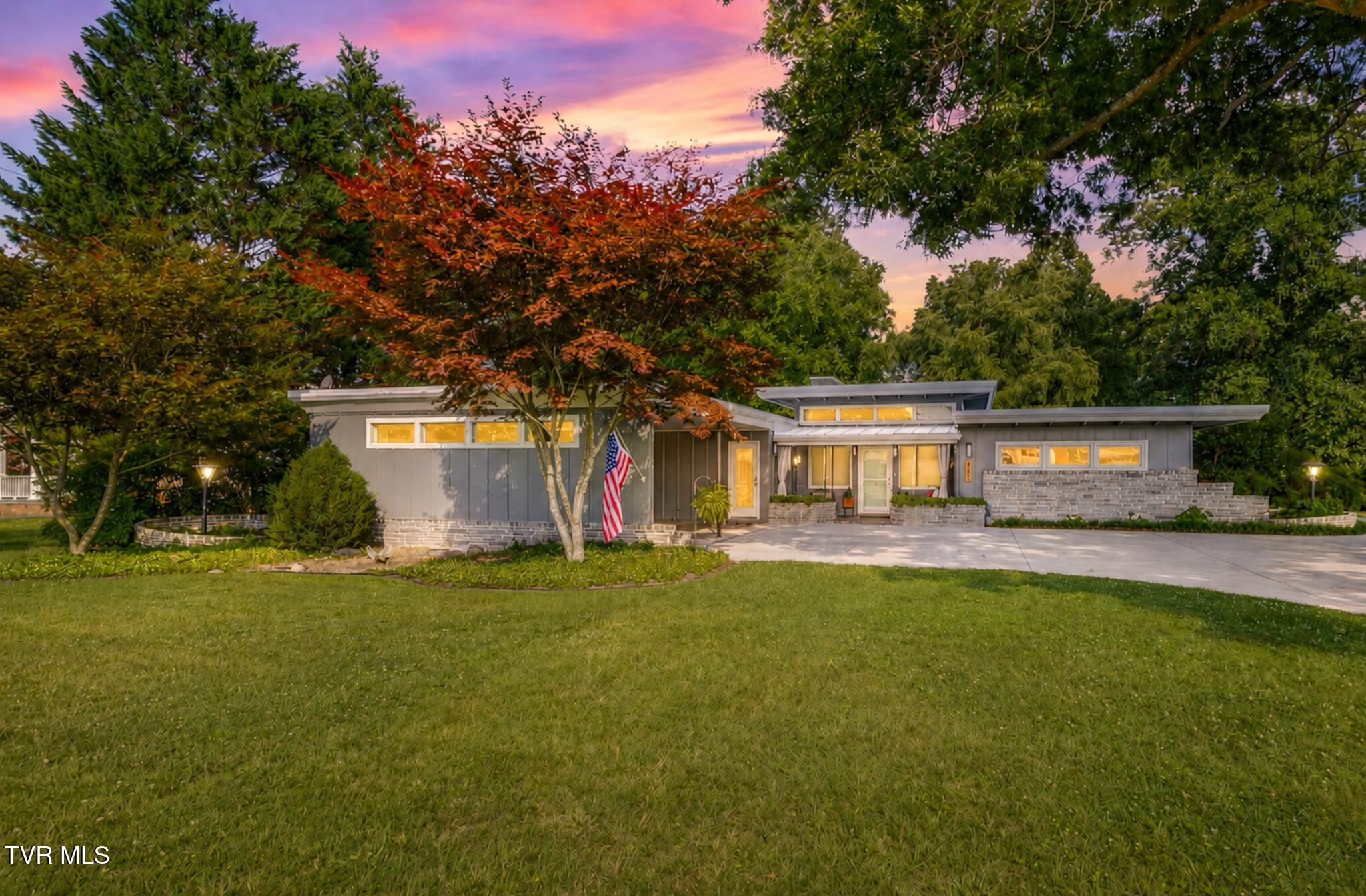 437 High Ridge Road Kingsport, TN 37660 - Photo 8 of 62 Front Twilight