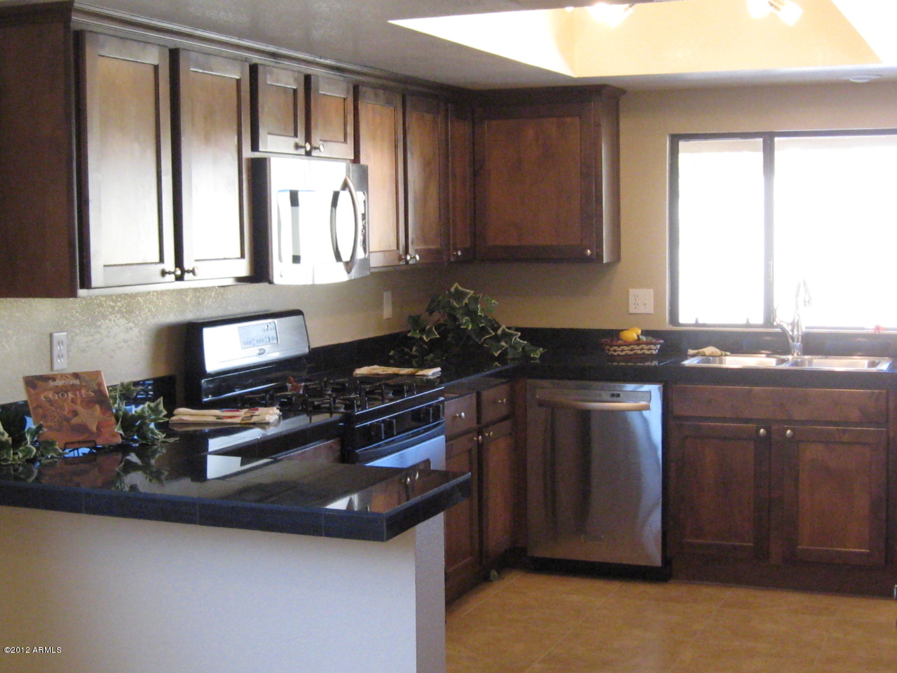 3956 West Hearn Road Phoenix, AZ 85053 - Photo 3 of 8 Kitchen 1