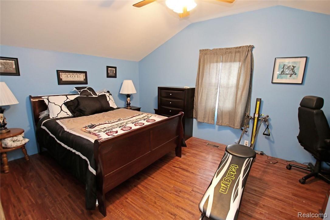 11413 Kipp Road Goodrich, MI 48438 - Photo 29 of 47 29) Upstairs Bedroom 1.jpg
