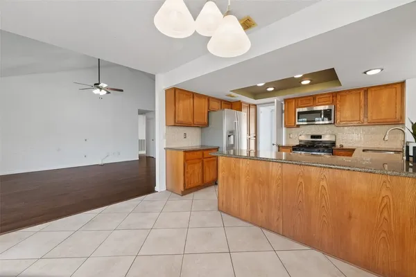 $2,150 | 2307 Brook View Lane, Sugar Land, TX 77479