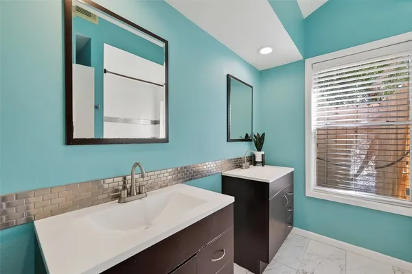 $2,150 | 2307 Brook View Lane, Sugar Land, TX 77479