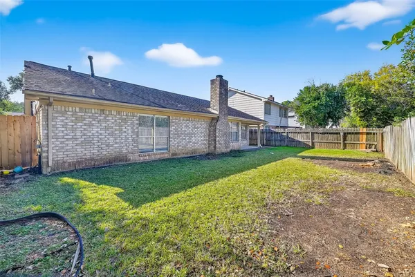 $2,150 | 2307 Brook View Lane, Sugar Land, TX 77479
