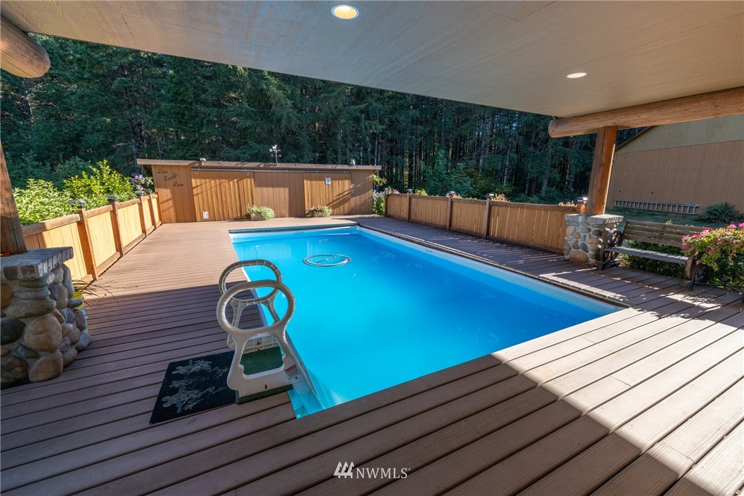 249 Coma Road Winlock, WA 98596 - Photo 27 of 38 a view of a backyard and swimming pool
