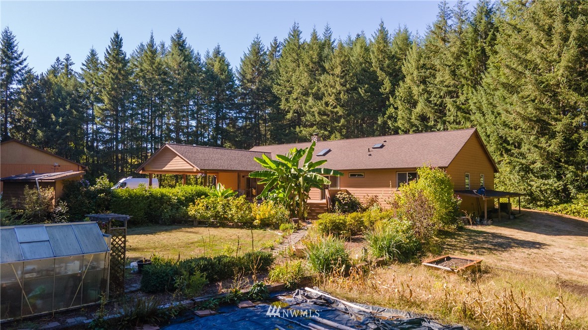 249 Coma Road Winlock, WA 98596 - Photo 32 of 38 a backyard of a house with lots of green space