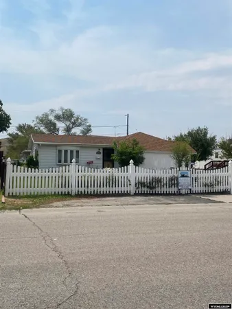 $110,000 | 304 West Center Street, Rawlins, WY 82301