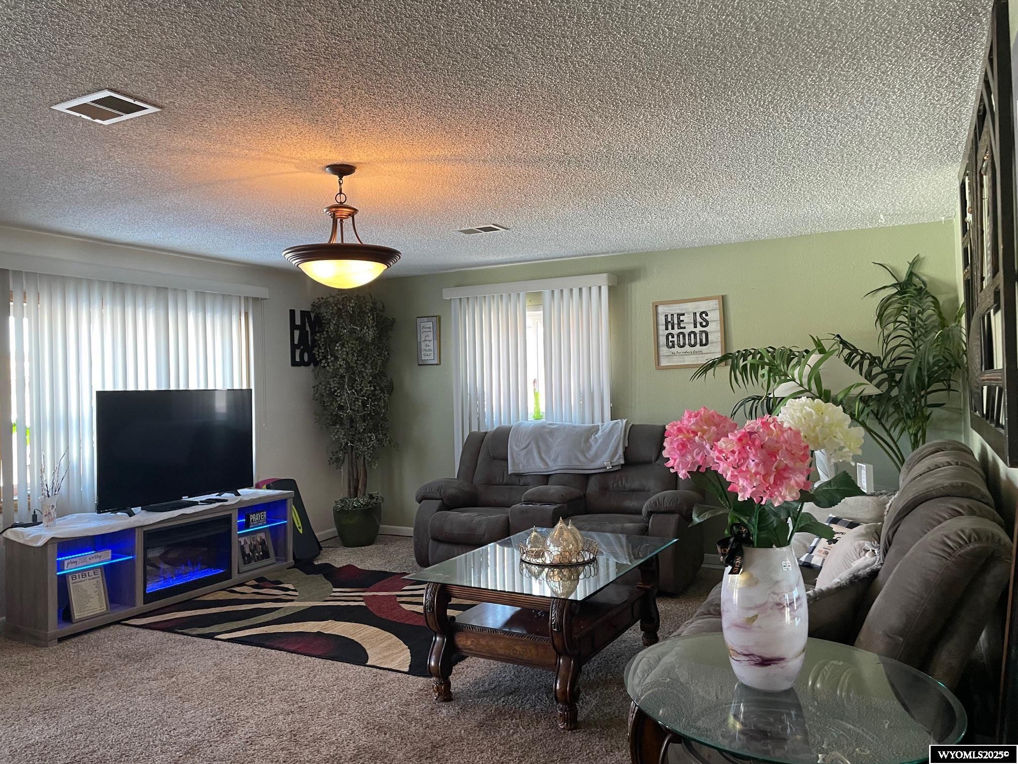 304 West Center Street Rawlins, WY 82301 - Photo 3 of 12