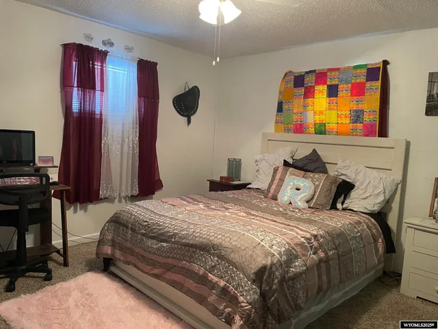 $110,000 | 304 West Center Street, Rawlins, WY 82301