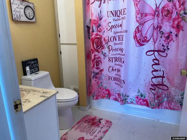 $110,000 | 304 West Center Street, Rawlins, WY 82301