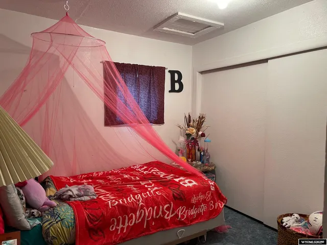 $110,000 | 304 West Center Street, Rawlins, WY 82301