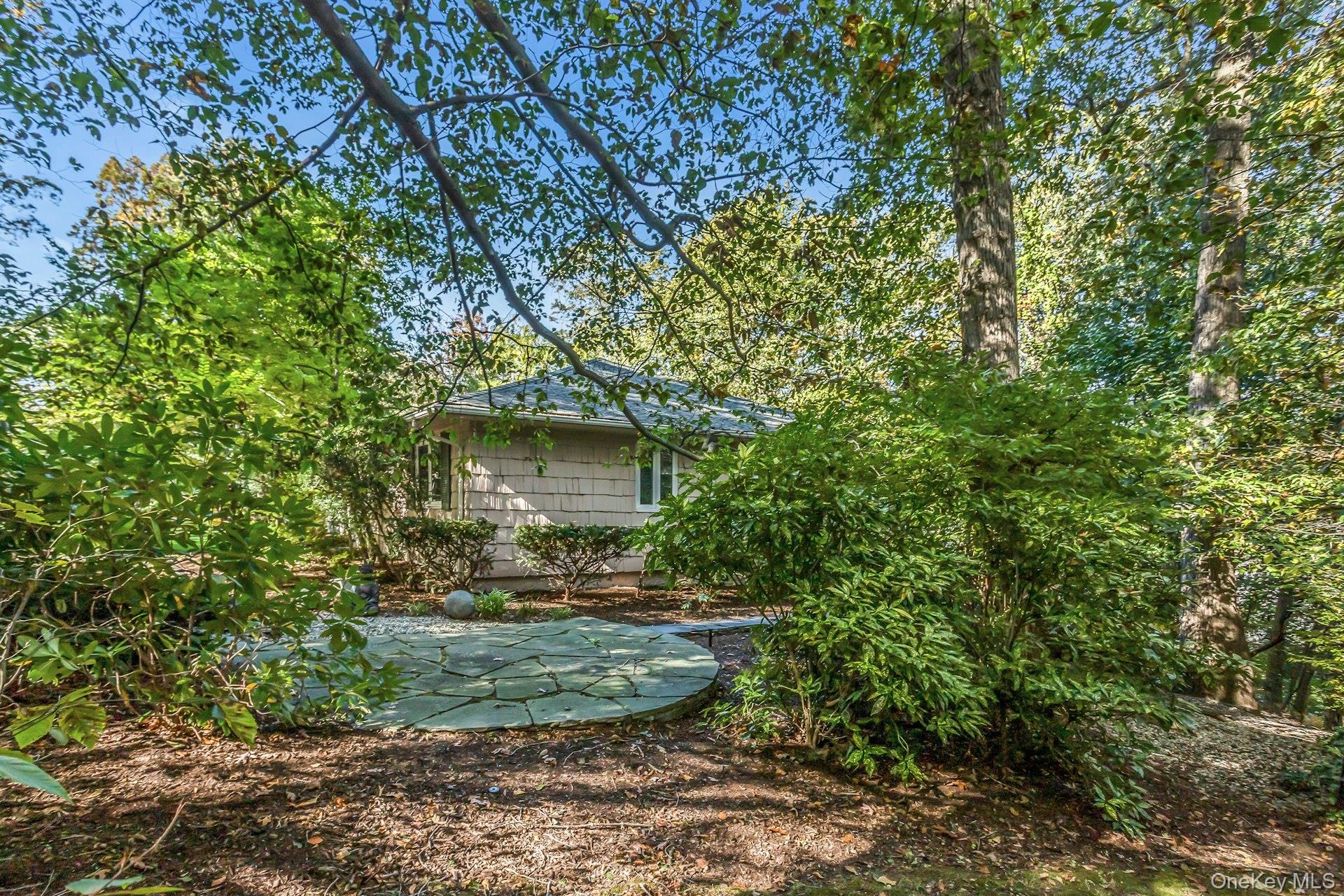 31 Knolls Lane Manhasset, NY 11030 - Photo 24 of 27 a view of a backyard with plants and a garden