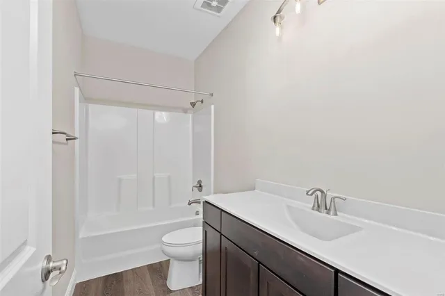 $374,900 | 1 Lansford @ Ryehill Manor Street, St. Peters, MO 63376