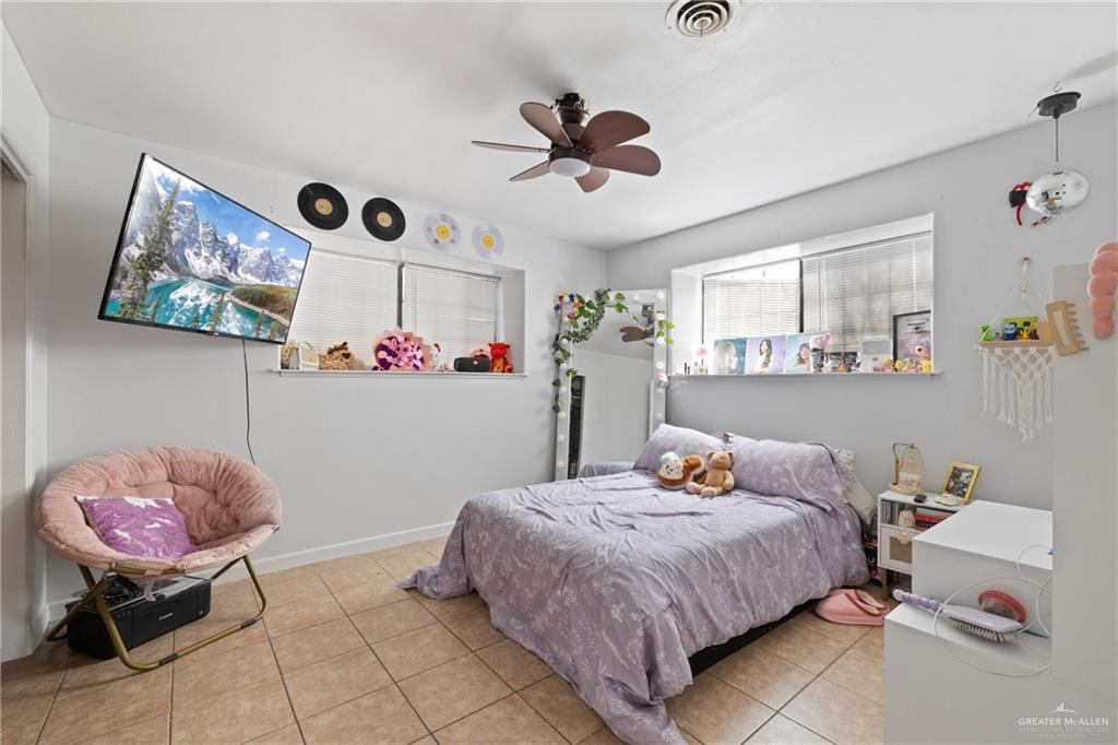 320 Violet Avenue Mission, TX 78574 - Photo 6 of 14 a bedroom with a bed and cabinets