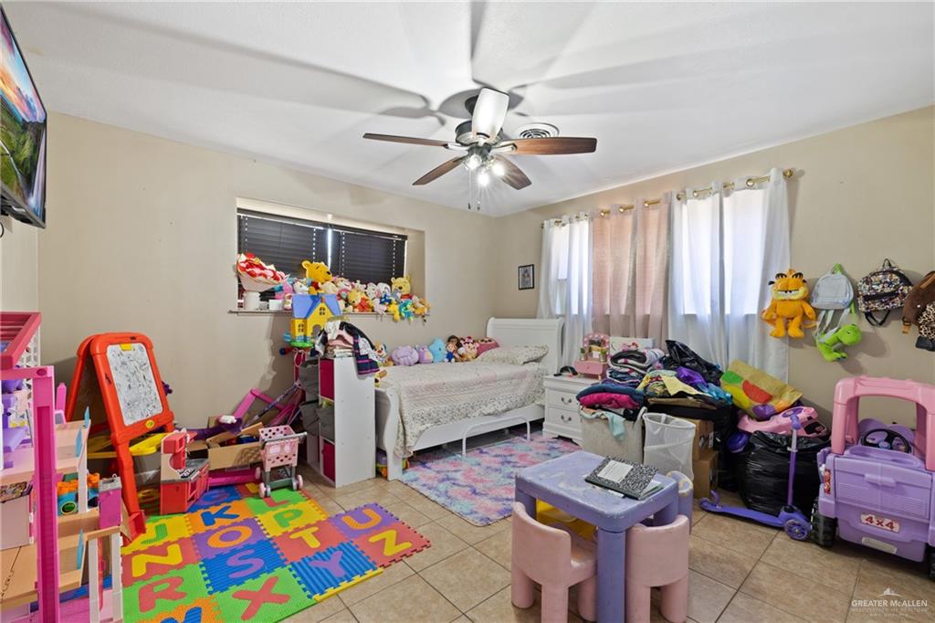 320 Violet Avenue Mission, TX 78574 - Photo 8 of 14 a bed room with furniture and a window
