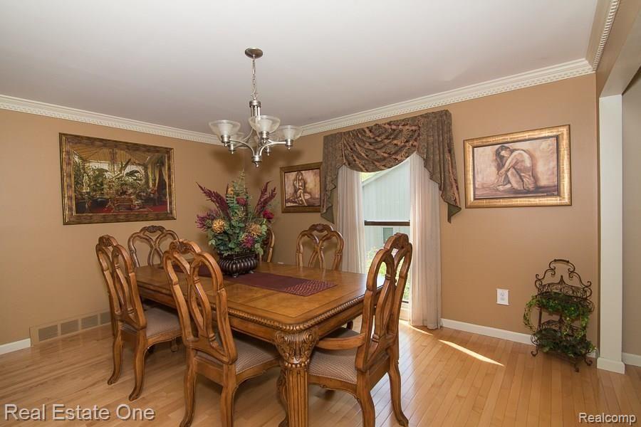 471 Lake Forest Road Rochester, MI 48309 - Photo 22 of 41 _OL_2265_Lake_Forest_W032.jpg