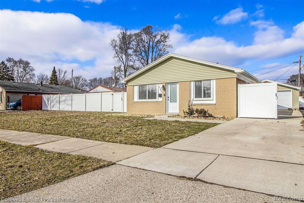 27016 Beverly Road Taylor, MI 48180 - Photo 2 of 15