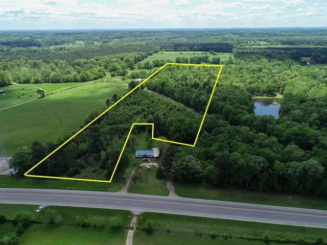 a view of a yard with a swimming pool