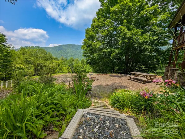 $799,000 | 72 Pilgrims Lane, Burnsville, NC 28714